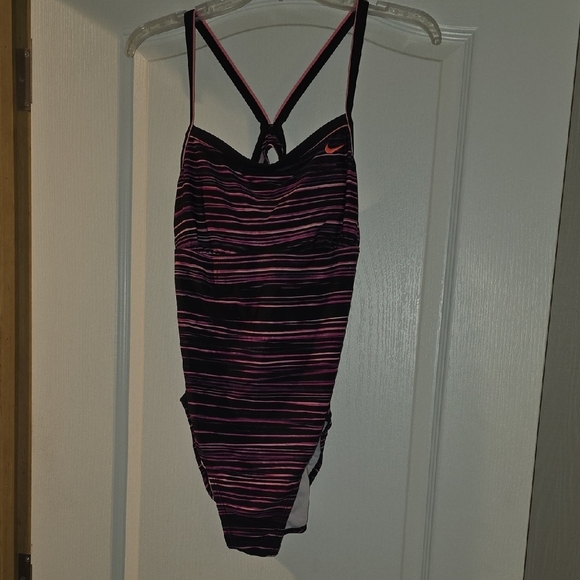 (J29) Nike Striped One Piece Swimsuit Size 16 - Picture 1 of 7